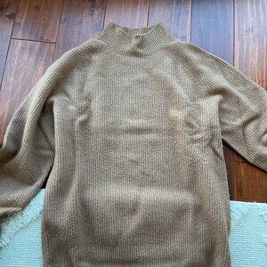 Uniqlo brown turtleneck sweater